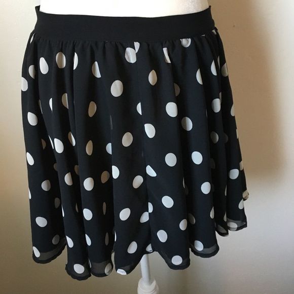 Guess Black and White Polka Dot Skirt LNC - Picture 2 of 6